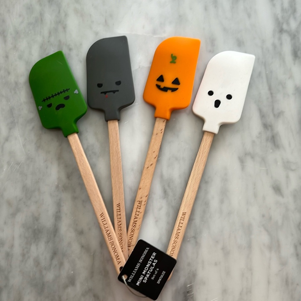 Set of 4 Halloween mini monster spatulas from Williams Sonoma. Brand new!